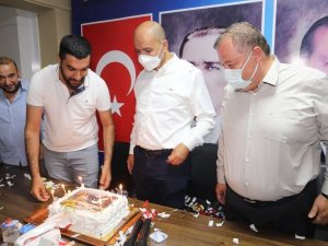 Gençlik Kolları Başkanı Kara’ya doğum günü sürprizi