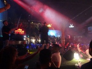 Sefo Marmaris’te kulakların pasını aldı ,sahne de tam üç kez ’’Bilmem mi’’ şarkısını söyledi