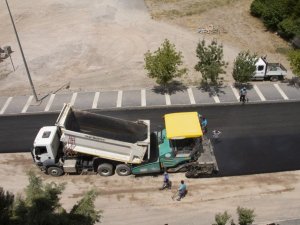 Çimenli Caddesi’ne son kat asfalt atıldı, yol trafiğe açıldı