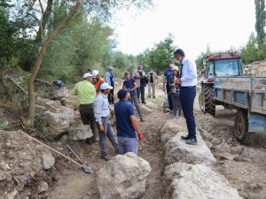 Aizanoi Antik Kenti’nde incelemelerde bulundu