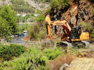 Yangına riskli bölgelerde temizlik
