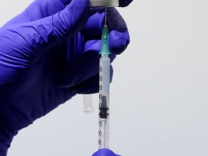 Yunanistan’da aşı olmayan yaklaşık 7 bin sağlık çalışanı görevden uzaklaştırıldı