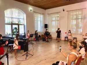 Salihli’de kurtuluş gününe özel müzik dinletisi