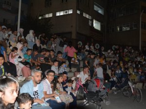 Hakkari’de açık hava sineme günlerine yoğun ilgi