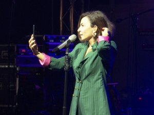 Şarkıcı Fatma Turgut küs olan sevgilileri böyle barıştırmaya çalıştı