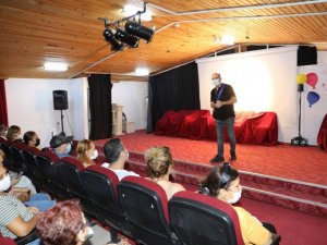 Yüreğir’de çocuklara tiyatro eğitimi