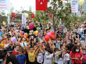 Akçaabat Millet Bahçesinde çocuk şenliği