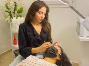 Kıl tekniği ile kaş uygulamasının merkezi Dalmış Beauty