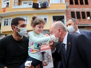 Vatandaşın davetini geri çevirmeyen Cumhurbaşkanı Erdoğan, kıraathanede çay içti