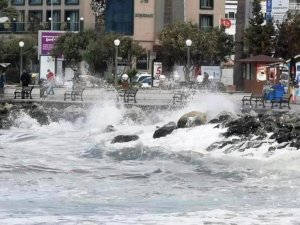 Kuzey Ege’de fırtına uyarısı