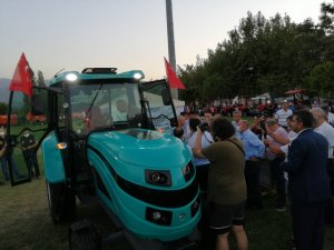 Yerli ve milli elektrikli traktör Manisa’da görücüye çıktı