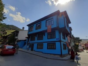 Afyonkarahisar’ın rengarenk tarihi konakları görenleri kendine hayran bırakıyor