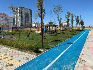 Sincan’da halı saha ve yürüyüş yolları yenileniyor