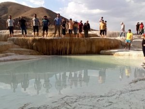 Doğaseverler Van’ın eşsiz güzelliklerin, tanıtmaya devam ediyor