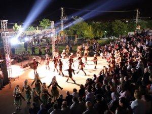 Turgutlu’da Türk Halk Müziği ve halk oyunları gösterileri mest etti