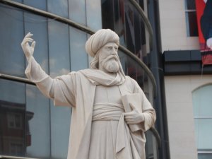 Bilecik’e 11 tonluk Bilecik mermerinden Şeyh Edebali heykeli ve Kayı Anıtı