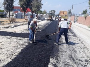 Akdeniz’de asfalt serimi, kaldırım ve kilit taşı yenileme çalışmaları hız kazandı