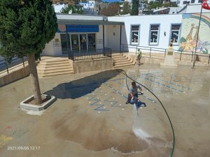 Belediye ekipleri okullarda dezenfeksiyon çalışması başlattı