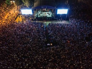 İEF’te renkli geceler