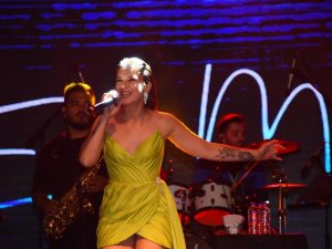 Kurtuluş coşkusu Ece Mumay ile devam etti