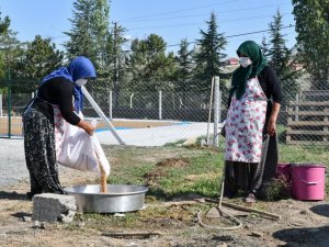Başkentte ilk hasadın buğdayları kazanlarda kaynatılmaya başladı