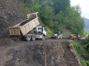 Ayancık’ta 39 kilometre yolu ulaşıma açtılar