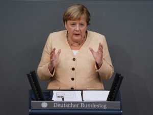 Merkel: “Polonya’nın Belarus sınırındaki göçmenlerin baskı aracı olarak kullanılması kabul edilemez”