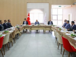 Vali Varol: “Sınır güvenlik sistemimiz göçmen akınına müsaade etmeyecek bir ortam oluşturdu”