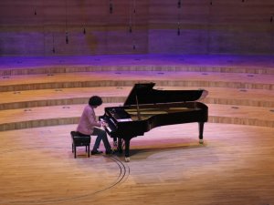 Fransız piyanist Simon Ghraichy Ankaralı sanatseverlerle buluştu