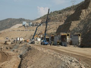 Sarıçay Barajında çalışmalar aralıksız devam ediyor