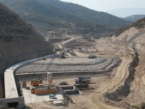 Sarıçay Barajı’nda çalışmalar devam ediyor