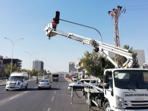 Kaldırılan üst geçit yerine akıllı sinyalize sistemi