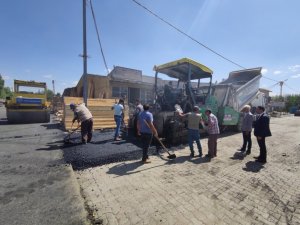 Ağrı Belediyesi, asfaltlama çalışmalarına devam ediyor