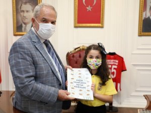 18 minik yazardan “Küçük Yazarlar Büyük Hikayeler” kitabı