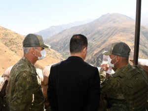 Vali Akbıyık sınır hatlarını ziyaret etti
