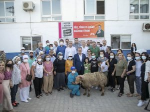 Seçer, Anamur’da koyun, keçi ve avokado fidanı dağıtım törenine katıldı