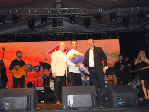 Salihli’de kurtuluş günü etkinlikleri Emre Kaya ile final yaptı