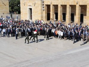 Kılıçdaroğlu, CHP’nin 98’inci yıldönümü dolayısıyla Anıtkabir’i ziyaret etti