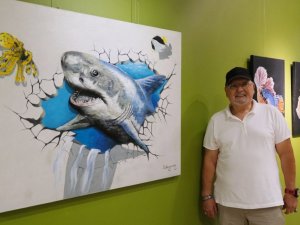 Sualtındaki güzellikleri tuvale yansıtan ressam