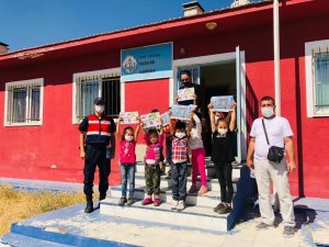 Aydın’da ’Güvenli Okul, Güvenli Gelecek’ projesi kapsamında jandarma ekipleri denetim yaptı