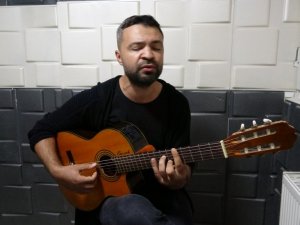 Blok flütle müziğe başlayan torna tesviye işçisi ikinci şarkısını çıkardı