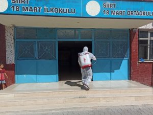 Siirt Belediyesi okullarda dezenfektan çalışmalarını hızlandırdı