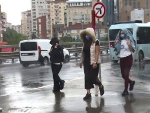 İstanbul’da sağanak yağış etkisini göstermeye başladı