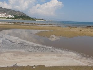 Eğirdir Gölü’nde ürkütücü manzara