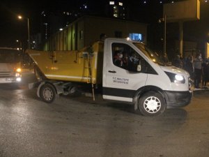 Maltepe sokaklarında ekipler sabahın ilk ışıklarına kadar çalıştı