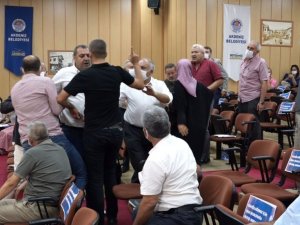 Belediye meclisinde ’heval’ gerginliği