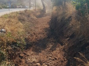 Yangın sonrasında dereler temizleniyor