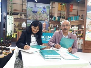 TÜYAP’ta Kazdağlar’ının şifalı bitkileri kitabına imza günü