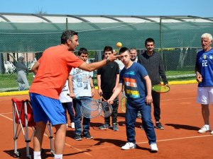 ‘Engelsiz Aile Bulaşmaları’ kaldığı yerden devam etti