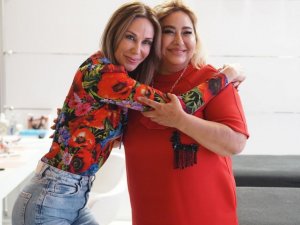 Demet Şener güzellik fuarında şov yaptı